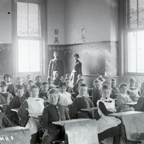 Whittier School classroom interiors: Photo 1 (S-981)