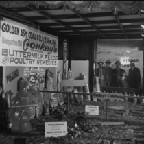 Harris-Douglas Company window display of Piper poultry products photograph, 1924