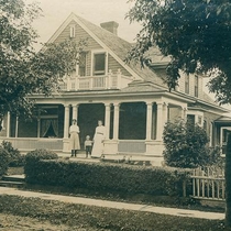 2013 Mapleton Avenue, photograph