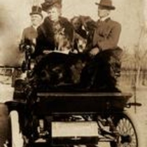 Early automobiles photographs