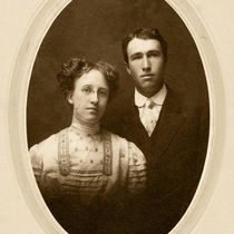 Pearl and Heil Hull family portraits: Photo 2