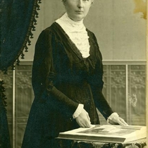 Mary Rippon portraits 1882-1906: Photo 2