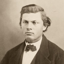 Frank W. and Elizabeth (Hays) Davis family, portraits: Photo 1