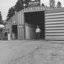 Automobile and Service Stations: Photo 8