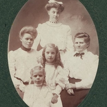 Friends of Lucy Davis Holmes, portraits: Photo 4
