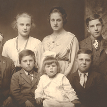 Family of eight portrait.
