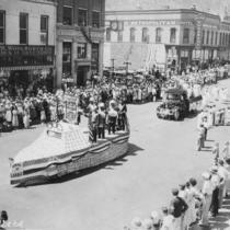 Fourth of July looking southwest at Pearl and Broadway, 1933: Photo 3