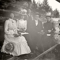 Ward people - family groups, [1895-1915]: Photo 4