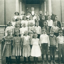 Central School: 5th grade class.