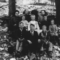 Lind Family Virtual Photograph Collection Life in Sunset and Puzzler: Photo 1