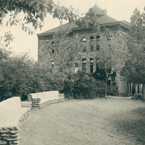 Mapleton School grounds: Photo 1