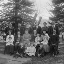 Family portrait photograph, undated