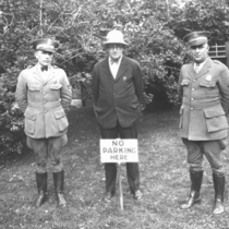 Sheriff Blum with Waxham and McPhillips photograph, 1927