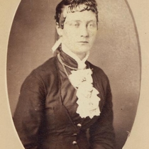 Friends of Lucy Davis Holmes, portraits: Photo 3