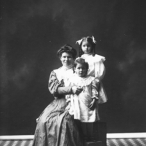 Inez  Wider and two children portrait