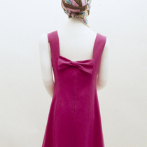 Shocking pink minidress: Photo 3