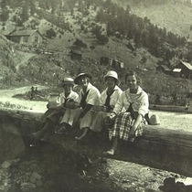 Lind Family Virtual Photograph Collection Life in Sunset and Puzzler: Photo 3