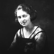 Mattie E. Bell portrait, [between 1921 and 1923]