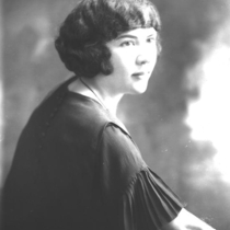 Gladys August portrait, [between 1918 and 1921]