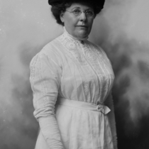 Mrs. I.L. Holmes portrait