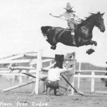 Rodeo cowgirls: Photo 4