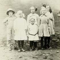 Rose and Pulliam Family Virtual Photograph Collection Children at play: Photo 4