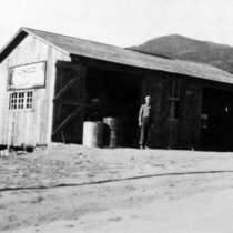 Automobile and Service Stations: Photo 1