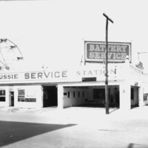 Hussie filling station exterior photograph, 1927