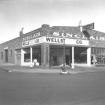 Wells Sinclair tire and service station exterior photograph, 1930