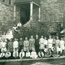 Mapleton School class groups: Photo 4