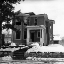 1327 Broadway Street: Photo 2