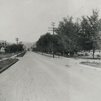 Broadway Street or 12th Street houses: Photo 1