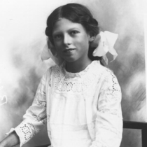 Bernice and Alice Barnes portraits, [undated]: Photo 3