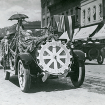1919 Silver Jubilee: automobiles and trucks: Photo 5