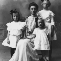 Mrs. Roberts (Julia P.) Goss and three girls portrait